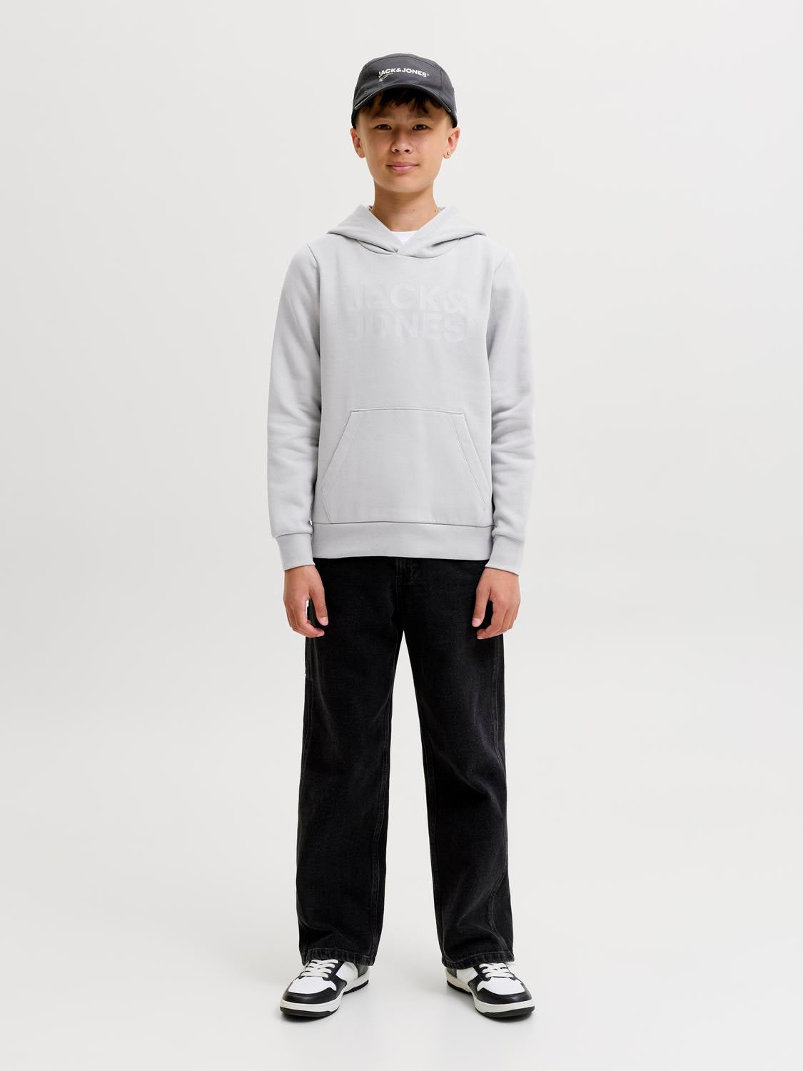 model_shot-front_full